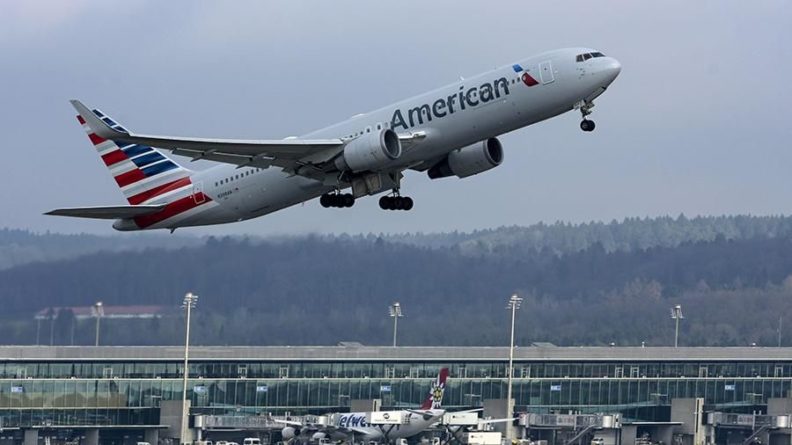 Общество: Пассажиры обвинили авиакомпанию American Airlines в расовой дискриминации