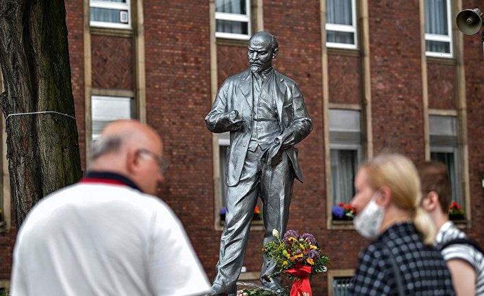 Общество: Le Monde (Франция): в Германии установлен памятник Ленину, вызвавшему споры