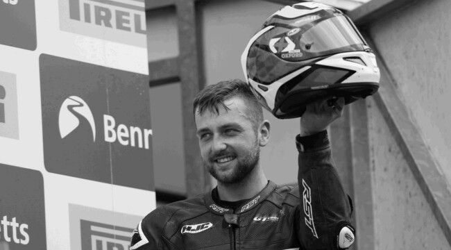 Общество: Знаменитый гонщик трагически погиб во время соревнований в Англии