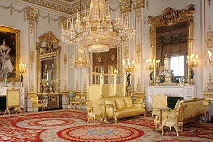 Общество: Елизавета II провела виртуальный тур по Букингемскому дворцу