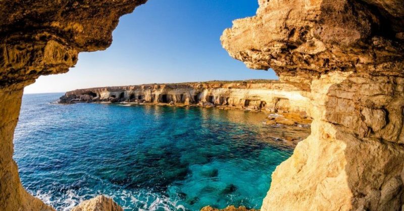 Общество: На Кипре отменили требование справки об отсутствии Covid-19 от иностранных туристов