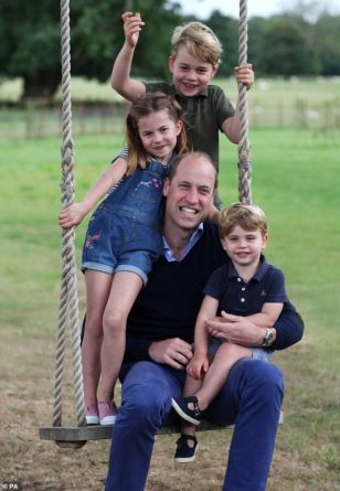 Общество: Герцогиня Кейт поделилась новыми фото семьи в день рождения принца Уильяма