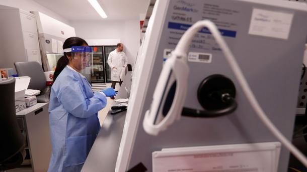Общество: В Британии начали испытания на людях новой вакцины против коронавируса