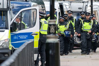 Общество: Жители Лондона собрались на нелегальную вечеринку и изувечили полицейских