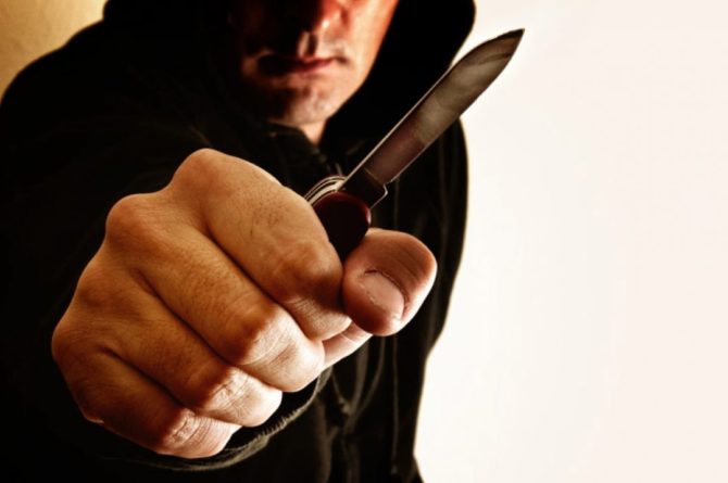 Общество: В Шотландии мужчина с ножом напал на людей, есть погибшие