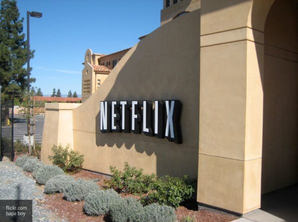 Общество: Наследники Артура Конан Дойла подали в суд на Netflix