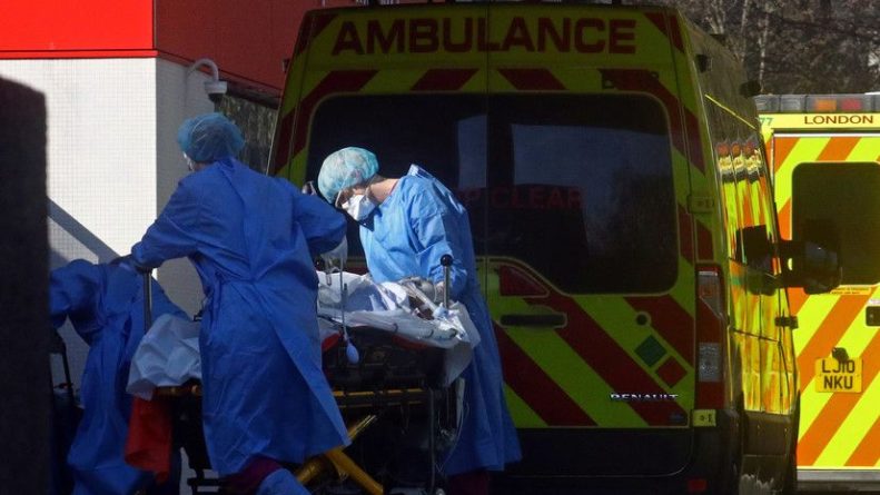 Общество: В Британии за сутки умерли 186 человек с коронавирусом
