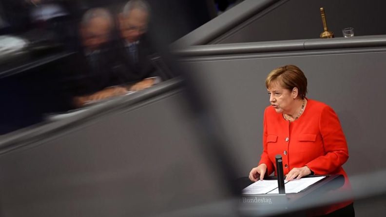 Общество: Меркель призвала Европу задуматься о будущем без лидерства США