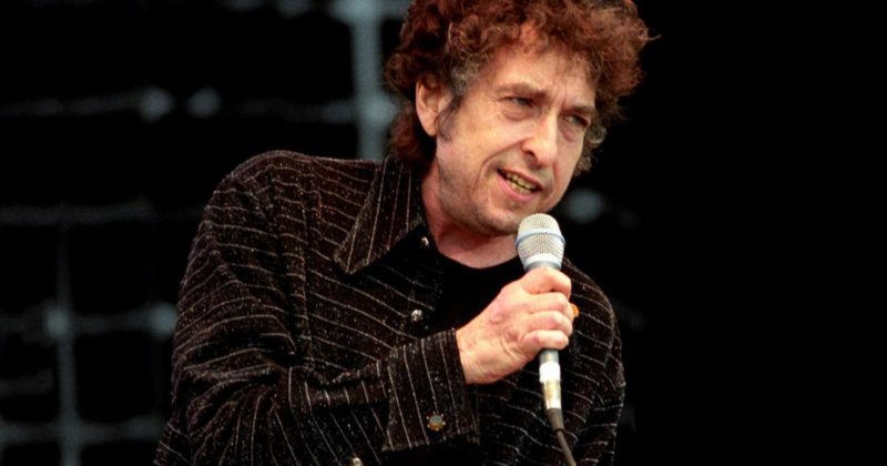 Общество: Альбом Боба Дилана в девятый раз возглавил британский хит-парад