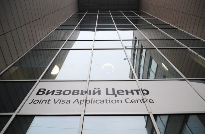 Общество: Все визовые центры Великобритании в РФ возобновили свою работу