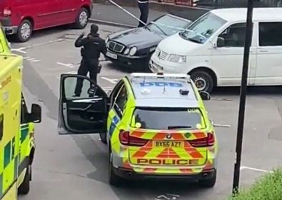 Общество: Неизвестный открыл стрельбу на детской площадке в Лондоне