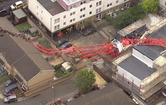 Общество: В Лондоне строительный кран упал на жилые дома, есть жертва