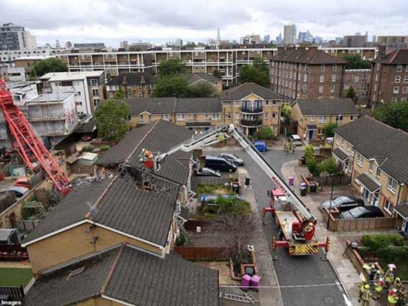 Общество: В Лондоне 20-метровый строительный кран упал на жилые дома