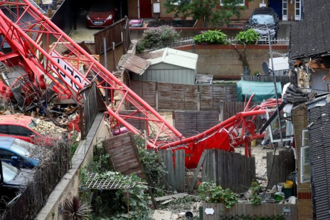 Общество: В Лондоне на жилые дома рухнул строительный кран