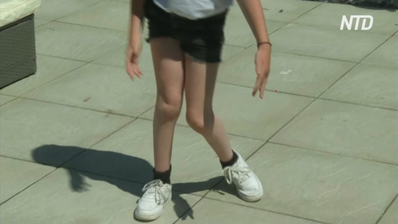 Общество: Вопреки диагнозу: в Великобритании парализованная девочка неожиданно начала ходить (видео)