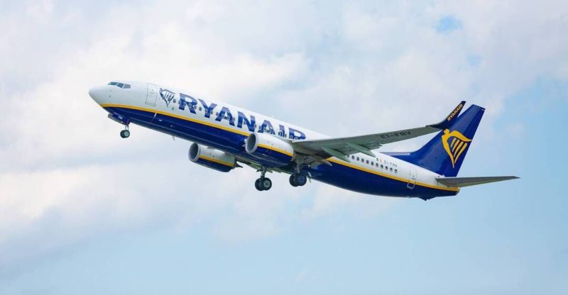 Общество: Самолет Ryanair экстренно сел в Лондоне: на борту сообщили о бомбе. Фото | Мир | OBOZREVATEL