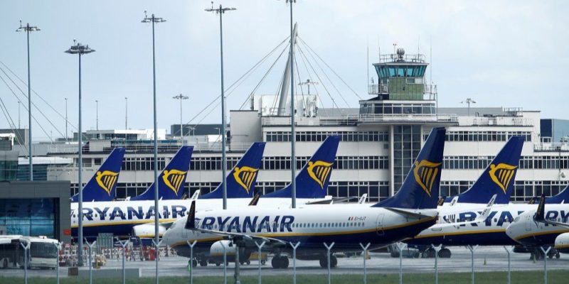 Общество: Самолет Ryanair вынужденно сел в аэропорту Британии из-за записки о взрывчатке