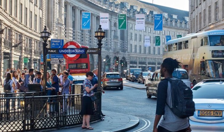 Общество: Власти Великобритании попросили туристов вернуться в Лондон, чтобы поддержать бизнес