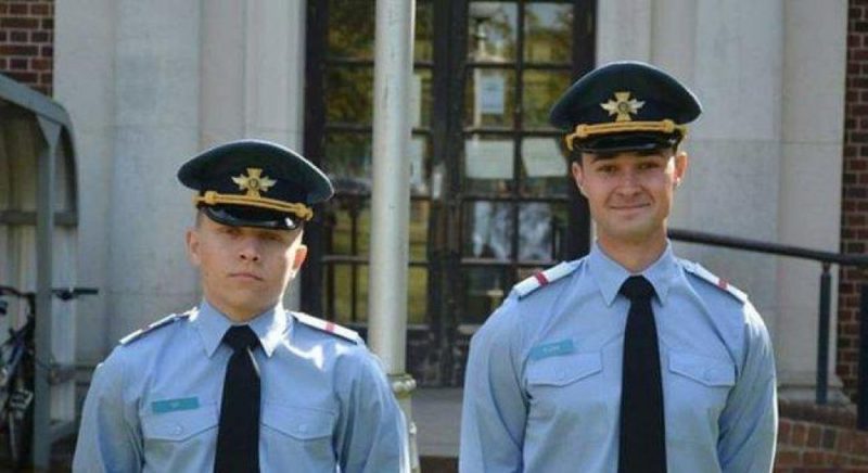 Общество: Принця Чарльз отметил украинских курсантов, успешно окончившись обучение в колледже ВВС Великобритании "Кранвелл" (фото)