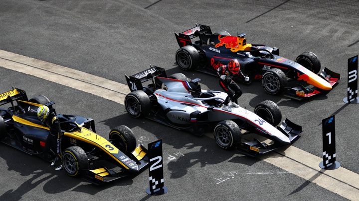 Общество: Мазепин выиграл гонку "Формулы-2" в Великобритании, Шварцман – 14-й