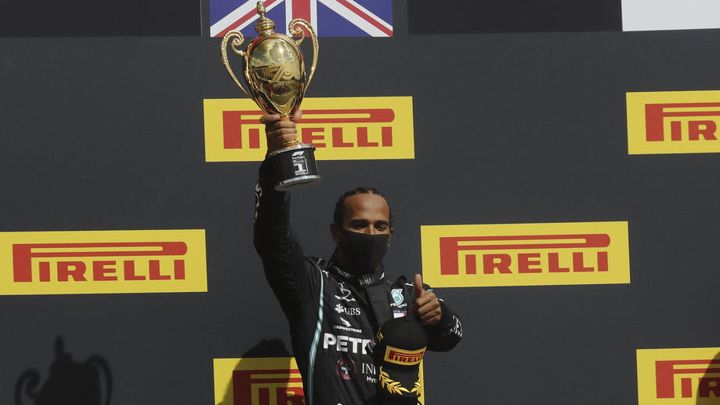 Общество: Хэмилтон стал победителем гонки "Формулы-1" в Великобритании