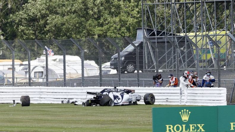 Общество: Квят рассказал, что не смотрел на трассу в мгновение перед аварией на Гран-при Великобритании