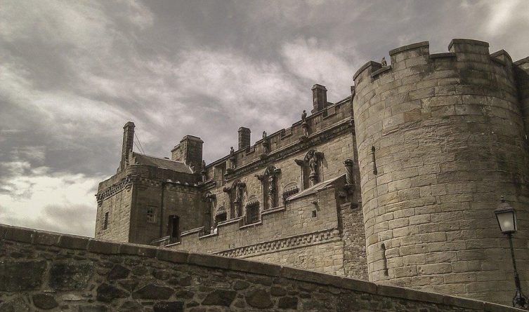 Общество: В Великобритании на продажу выставлен замок с огнедышащим драконом