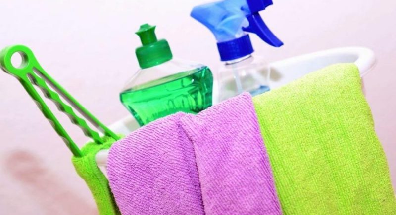 Общество: В Британии женщина умерла, смешав два моющих средства при уборке