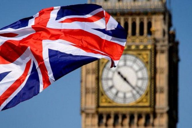 Общество: Британия вводит 14-дневный карантин для приезжих из 6 стран