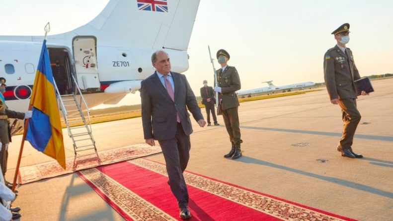 Общество: Министр обороны Великобритании прибыл в Киев