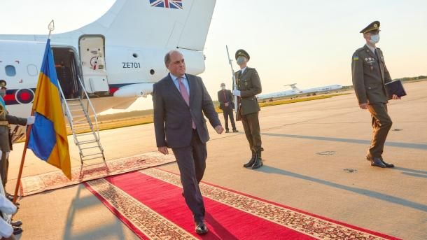 Общество: Министр обороны Великобритании прибыл в Киев с официальным визитом