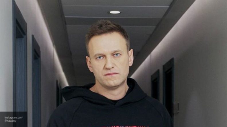 Общество: Инцидент с Навальным позволит МИД Англии "воскресить"старые дела
