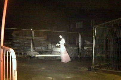 Общество: В Англии камеры наблюдения зафиксировали призрак женщины