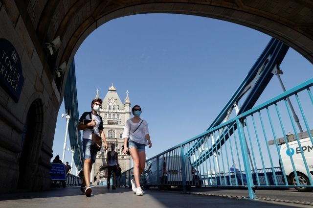 Общество: Тауэрский мост в Лондоне на 1,5 часа застрял при разведении
