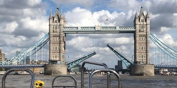 Общество: В Лондоне во время разведения сломался знаменитый Тауэрский мост