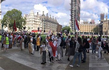 Общество: Акция «Пусть Свободы» в поддержку белорусов прошла в Лондоне
