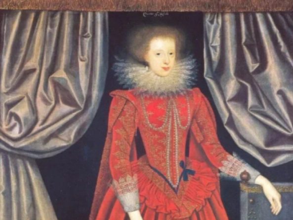Общество: В море нашли сундук с одеждой королевских фрейлин XVII века из Англии