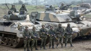 Общество: Британия может отказаться от танков. Усилит ли это позиции России?