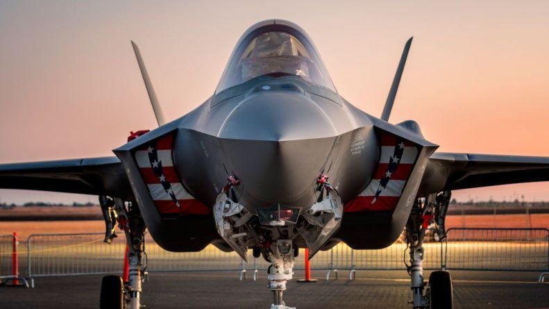 Общество: Британия может вдвое сократить число закупаемых у США истребителей F-35
