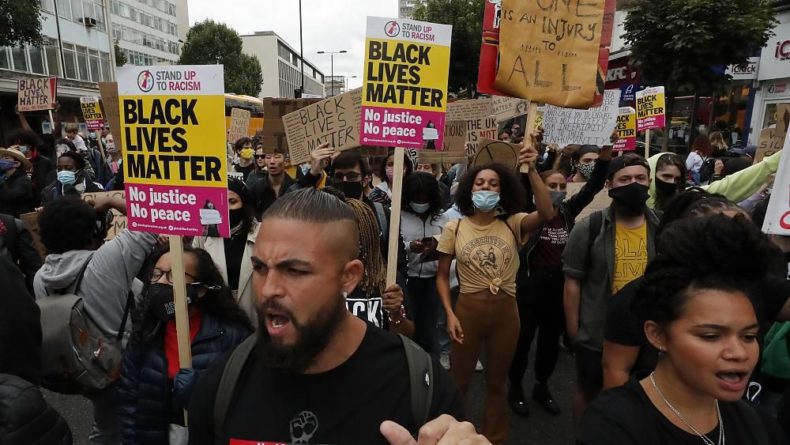 Общество: Марш против расизма в Великобритании