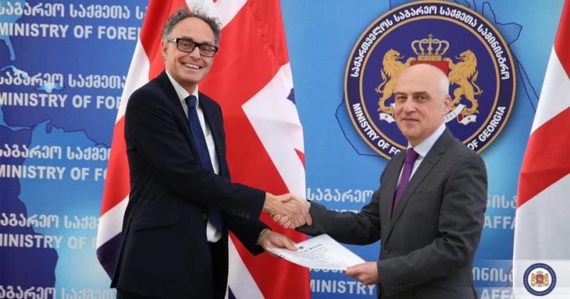 Общество: Новый посол Великобритании в Грузии передал верительные грамоты