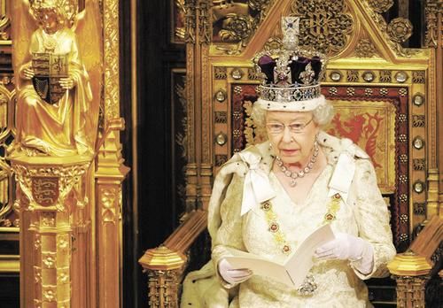 Общество: Из-за коронавируса королева Англии может оставить трон