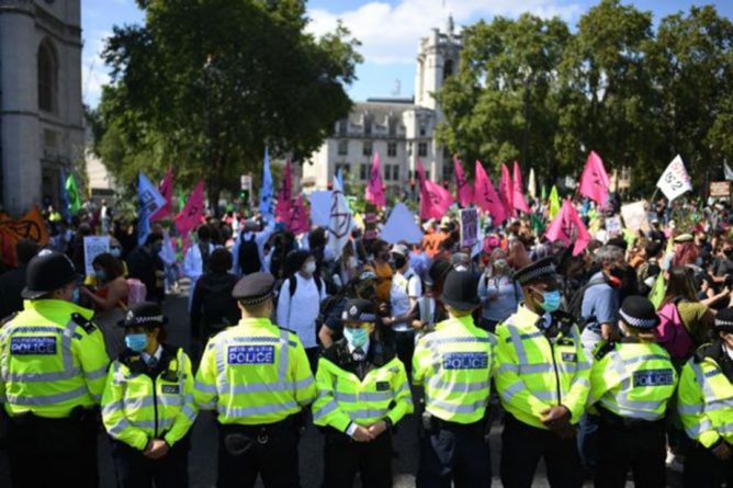 Общество: В Лондоне задержали 90 активистов движения Extinction Rebellion