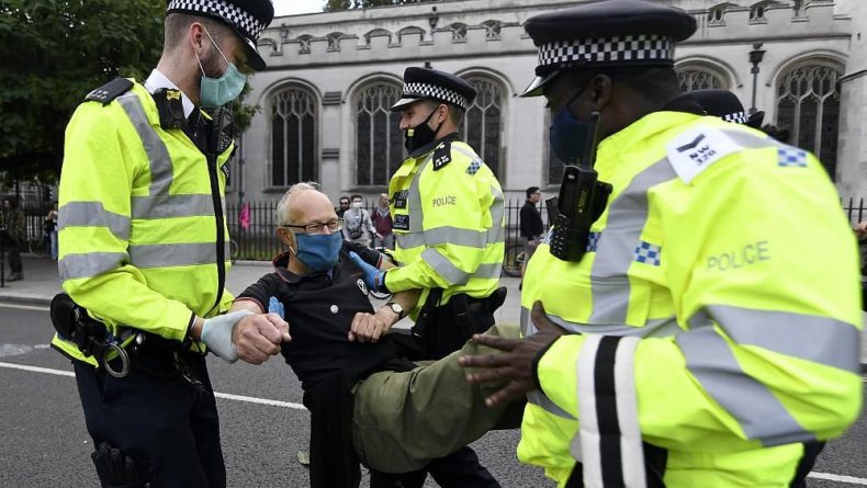 Общество: "У нас нет другой планеты". В Лондоне задержаны 90 экоактивистов