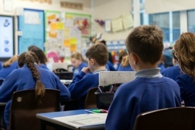 Общество: В Британии школьников будут наказывать и отчислять за шутки о коронавирусе