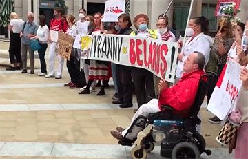 Общество: Белорусы Великобритании пикетируют Лондонскую фондовую биржу