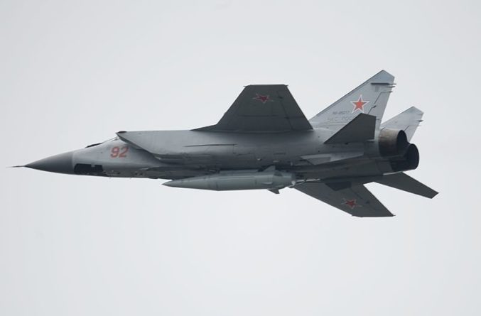 Общество: МиГ-31 отогнал разведчиков США и Британии от российской границы