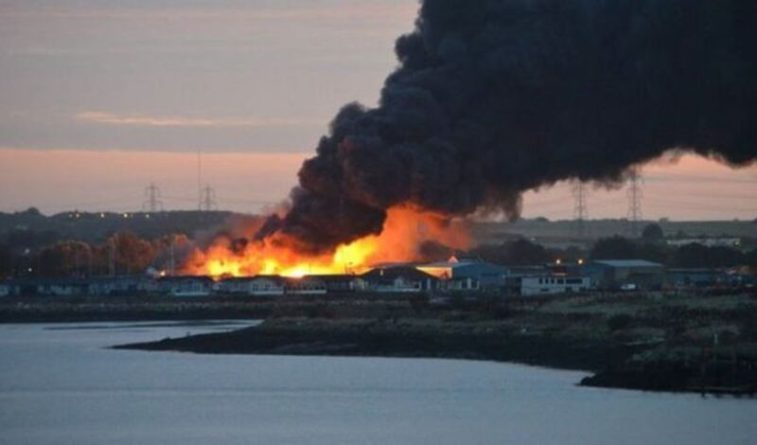 Общество: Мощный взрыв прогремел в порту Великобритании в графстве Кент