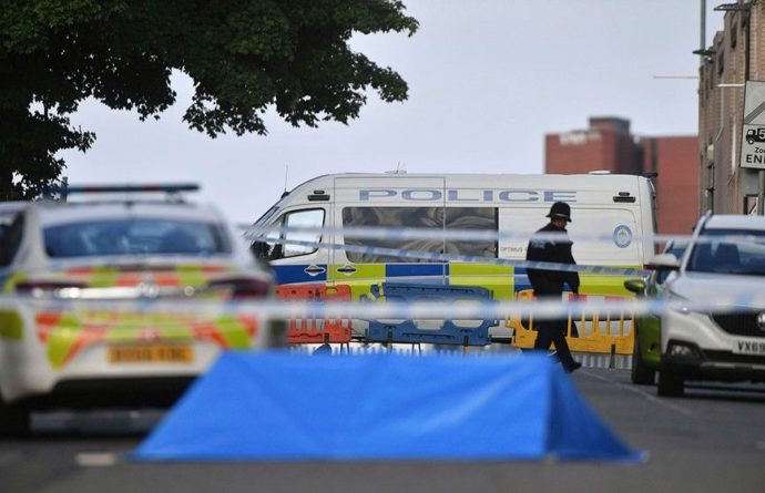 Общество: Один погиб и семь ранены в результате поножовщины в Бирмингеме