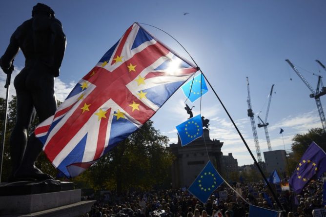 Общество: Лондон рискует международной репутацией в случае срыва соглашения по Brexit